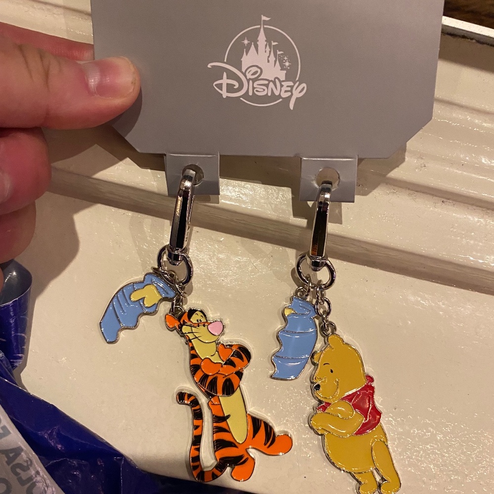 2025 Disney Parks Winnie The Pooh & Tigger Friendship Set Bag Charm Clip On New